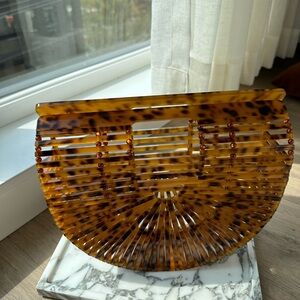 Acrylic tortoise clutch